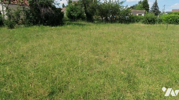 BESSE  - Parcelle de terrain avec chemin d'accès commun,
Surface constructible 400m2
Façades ...