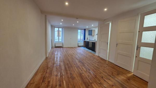 Appartement Poncin 2 pièce(s) 61 m2