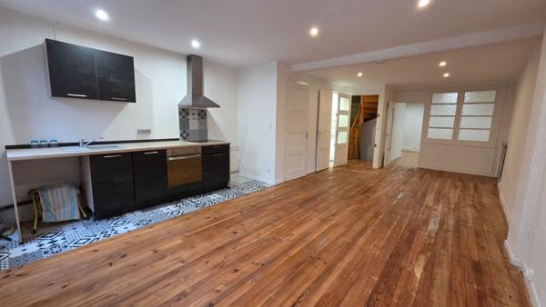 Appartement Poncin 2 pièce(s) 61 m2