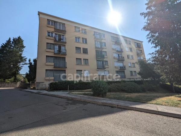 Appartement à vendre 4 pièces TULLINS (38) -  62.79 m² - Dernier étage - 2 chambres- 2 caves et stationnement au bas de l'immeuble