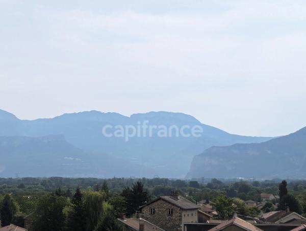 Appartement à vendre 4 pièces TULLINS (38) -  62.79 m² - Dernier étage - 2 chambres- 2 caves et stationnement au bas de l'immeuble