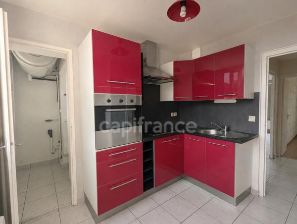 Appartement à vendre 4 pièces TULLINS (38) -  62.79 m² - Dernier étage - 2 chambres- 2 caves et stationnement au bas de l'immeuble