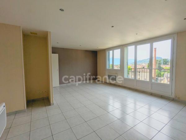 Appartement à vendre 4 pièces TULLINS (38) -  62.79 m² - Dernier étage - 2 chambres- 2 caves et stationnement au bas de l'immeuble