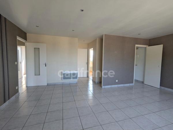 Appartement à vendre 4 pièces TULLINS (38) -  62.79 m² - Dernier étage - 2 chambres- 2 caves et stationnement au bas de l'immeuble