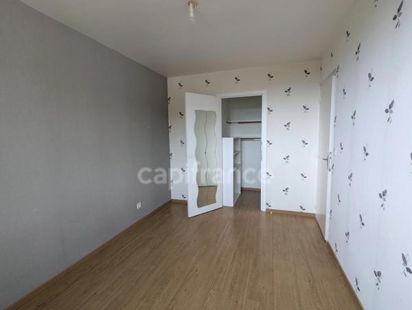 Appartement à vendre 4 pièces TULLINS (38) -  62.79 m² - Dernier étage - 2 chambres- 2 caves et stationnement au bas de l'immeuble
