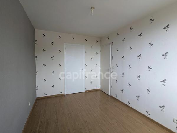 Appartement à vendre 4 pièces TULLINS (38) -  62.79 m² - Dernier étage - 2 chambres- 2 caves et stationnement au bas de l'immeuble