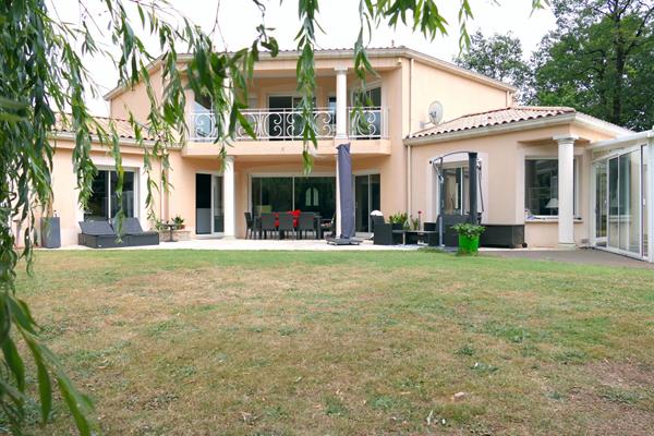 Propriété de 196 m2 - 4 Chambres - Piscine - Les Sorinieres - L'Agence Locale