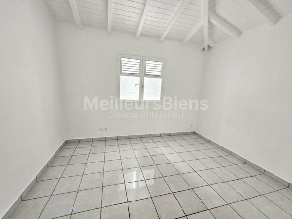Villa 3ch proche bourg, piscine, citerne