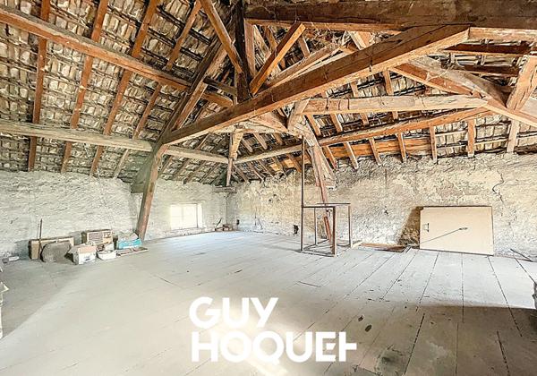 Maison en Pierre à Rénover + Grenier Aménageable et dépendances - 71260 FLEURVILLE