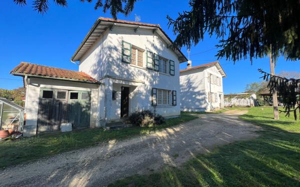 Maison à vendre    4 pièces •  Roquefort