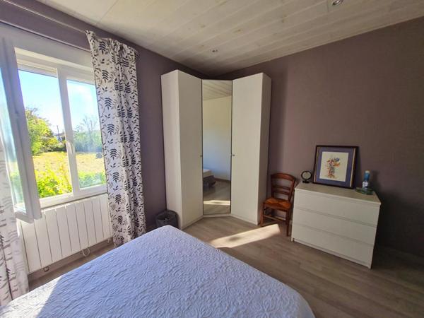 AUTHENTIQUE CHARENTAISE RENOVEE 3ch, veranda, 5000m2 de terrain, 2 garages