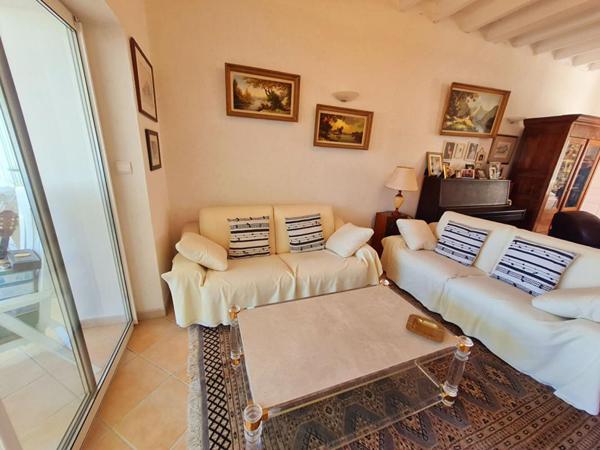 AUTHENTIQUE CHARENTAISE RENOVEE 3ch, veranda, 5000m2 de terrain, 2 garages