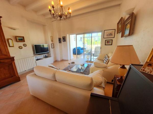 AUTHENTIQUE CHARENTAISE RENOVEE 3ch, veranda, 5000m2 de terrain, 2 garages