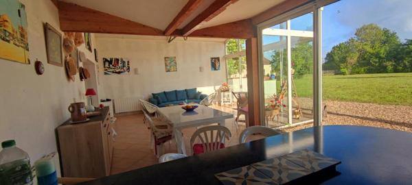 AUTHENTIQUE CHARENTAISE RENOVEE 3ch, veranda, 5000m2 de terrain, 2 garages