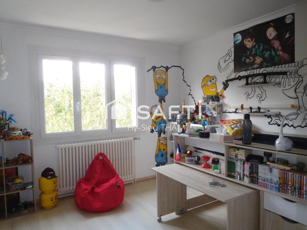 Maison Contemporaine de 140 m2, construite en 1970, 7 pièces, 3 Chambres, à ALEX-GROISSIAT, terrain 959 m2,