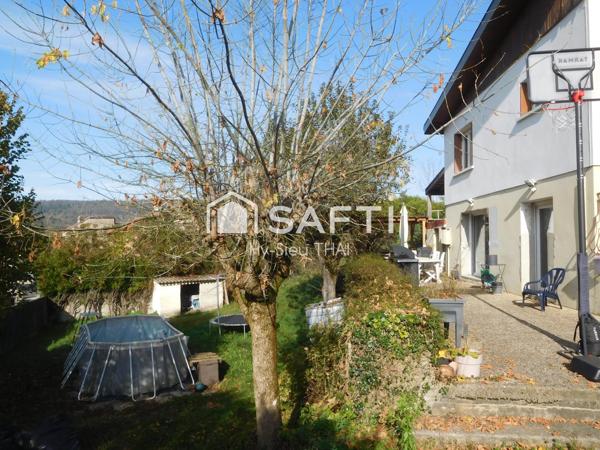 Maison Contemporaine de 140 m2, construite en 1970, 7 pièces, 3 Chambres, à ALEX-GROISSIAT, terrain 959 m2,