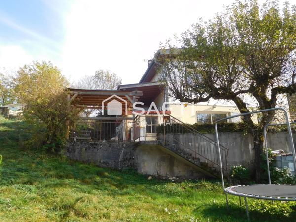 Maison Contemporaine de 140 m2, construite en 1970, 7 pièces, 3 Chambres, à ALEX-GROISSIAT, terrain 959 m2,