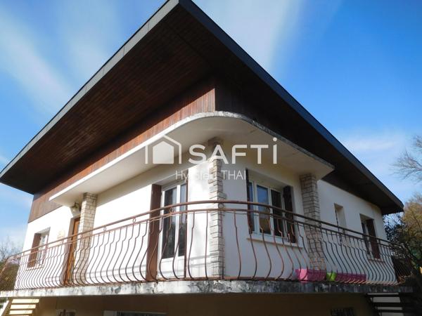 Maison Contemporaine de 140 m2, construite en 1970, 7 pièces, 3 Chambres, à ALEX-GROISSIAT, terrain 959 m2,