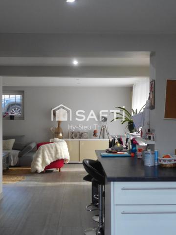 Maison Contemporaine de 140 m2, construite en 1970, 7 pièces, 3 Chambres, à ALEX-GROISSIAT, terrain 959 m2,