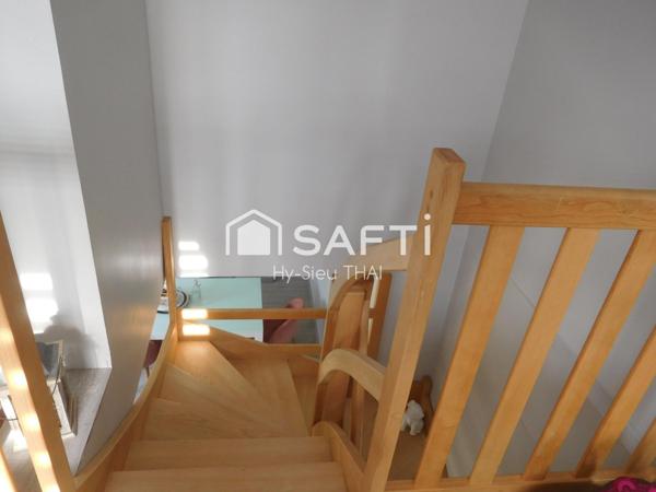 Maison Contemporaine de 140 m2, construite en 1970, 7 pièces, 3 Chambres, à ALEX-GROISSIAT, terrain 959 m2,