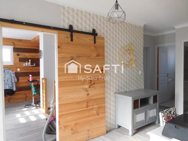 Maison Contemporaine de 140 m2, construite en 1970, 7 pièces, 3 Chambres, à ALEX-GROISSIAT, terrain 959 m2,