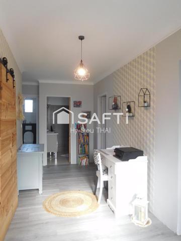 Maison Contemporaine de 140 m2, construite en 1970, 7 pièces, 3 Chambres, à ALEX-GROISSIAT, terrain 959 m2,