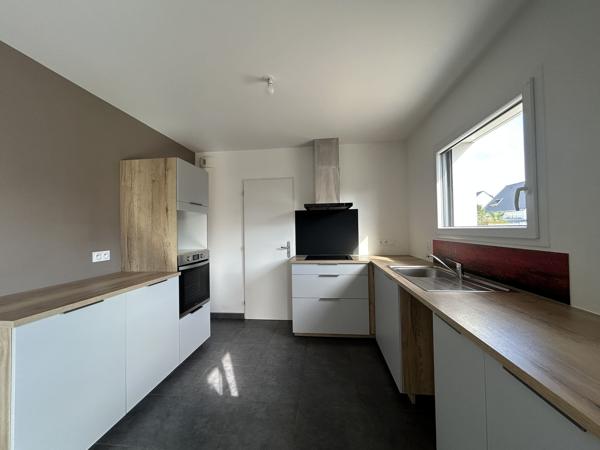 A LOUER – MAISON F 5 – 101.6 m² – SURZUR