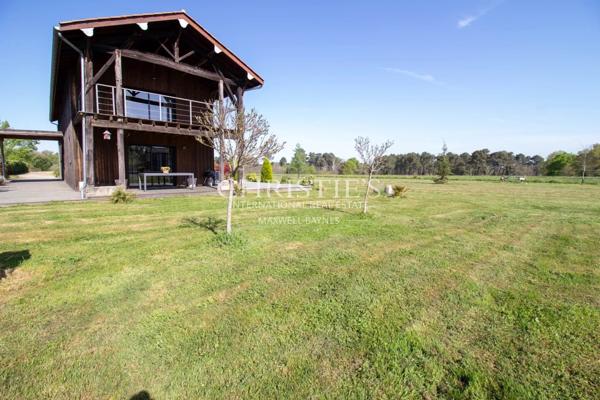 SECHOIR DE TABAC réaffectée nichée dans un cadre rural pittoresque, offrant 5 hectares de terre qui vous relient harmonieusement à la nature.