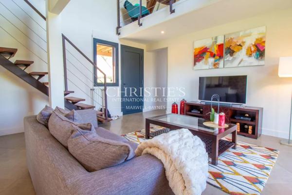 SECHOIR DE TABAC réaffectée nichée dans un cadre rural pittoresque, offrant 5 hectares de terre qui vous relient harmonieusement à la nature.