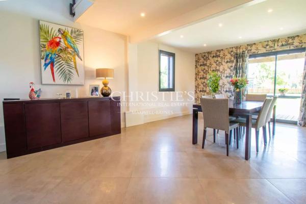 SECHOIR DE TABAC réaffectée nichée dans un cadre rural pittoresque, offrant 5 hectares de terre qui vous relient harmonieusement à la nature.