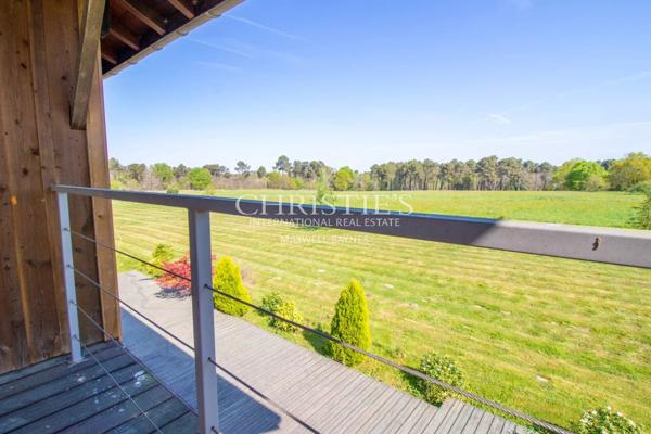 SECHOIR DE TABAC réaffectée nichée dans un cadre rural pittoresque, offrant 5 hectares de terre qui vous relient harmonieusement à la nature.