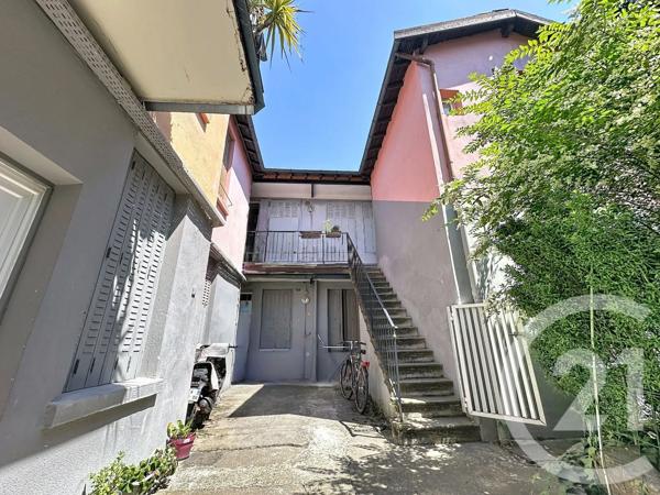 Immeuble à vendre  149,55 m 2   VILLEURBANNE  - 69