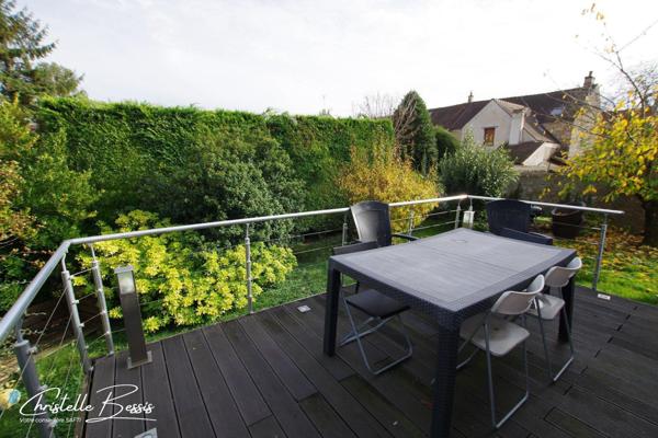 Maison 3 chambres avec s/sol total bien située