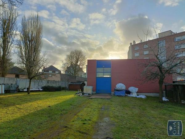 Local professionnel à louer 350m²