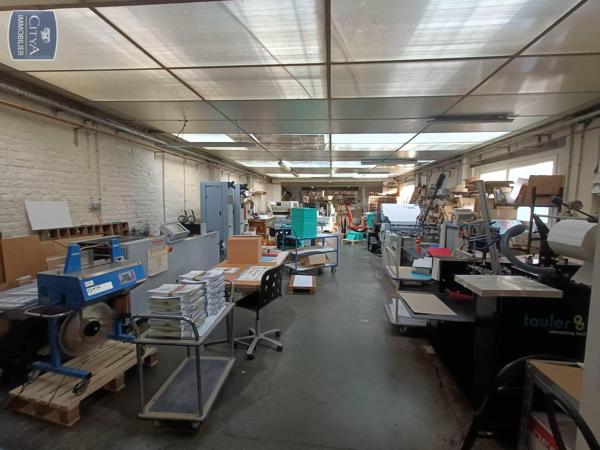 Local professionnel à louer 350m²