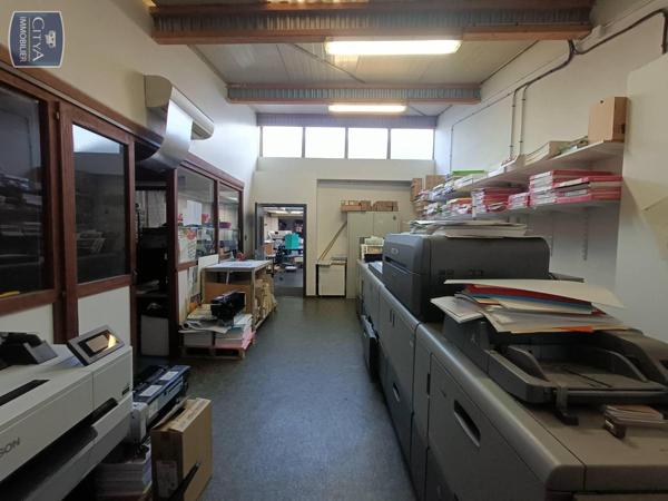 Local professionnel à louer 350m²