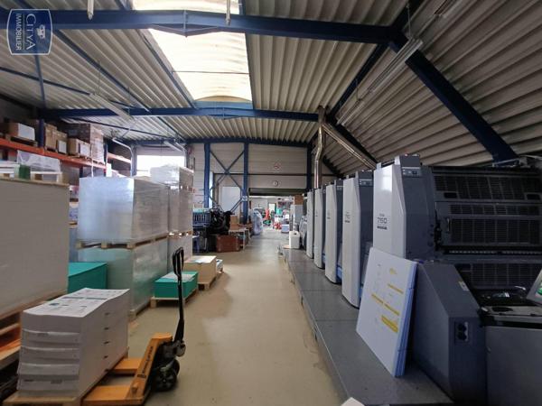 Local professionnel à louer 350m²