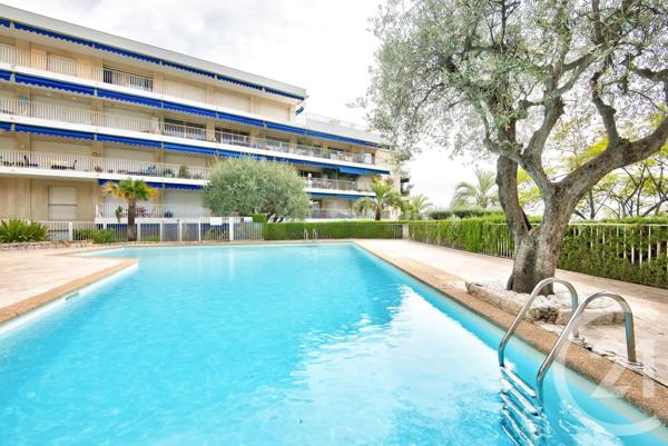 Appartement F3 à vendre  3 pièces - 90 m 2   VILLEFRANCHE SUR MER  - 06