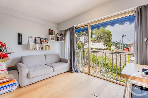Appartement F3 à vendre  3 pièces - 90 m 2   VILLEFRANCHE SUR MER  - 06