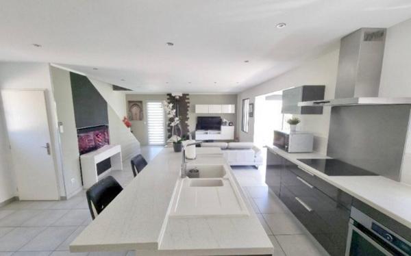 Cuers Var- villa individuelle récente avec garage et piscine-3 chambres