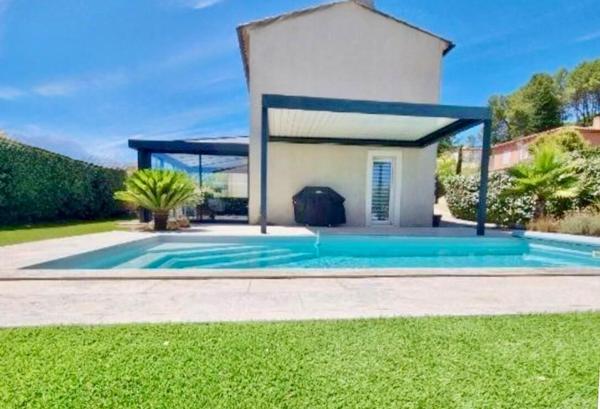 Cuers Var- villa individuelle récente avec garage et piscine-3 chambres