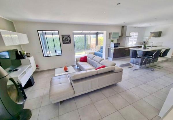 Cuers Var- villa individuelle récente avec garage et piscine-3 chambres