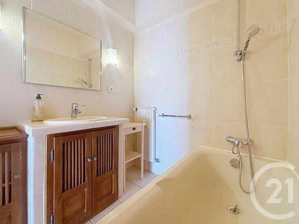 Appartement à vendre  4 pièces - 135,79 m 2   ANTIBES  - 06