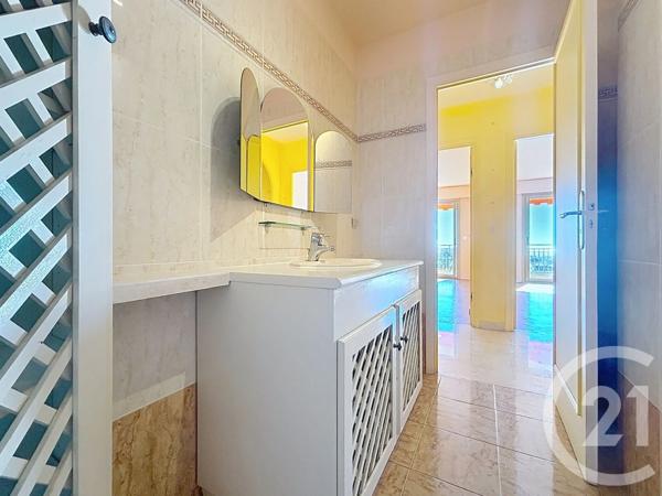 Appartement à vendre  4 pièces - 135,79 m 2   ANTIBES  - 06