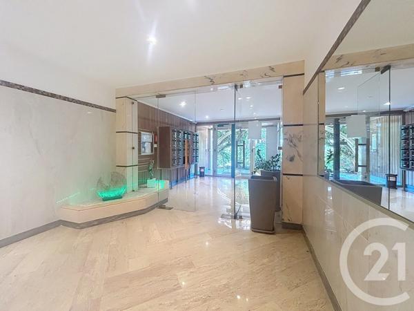 Appartement à vendre  4 pièces - 135,79 m 2   ANTIBES  - 06