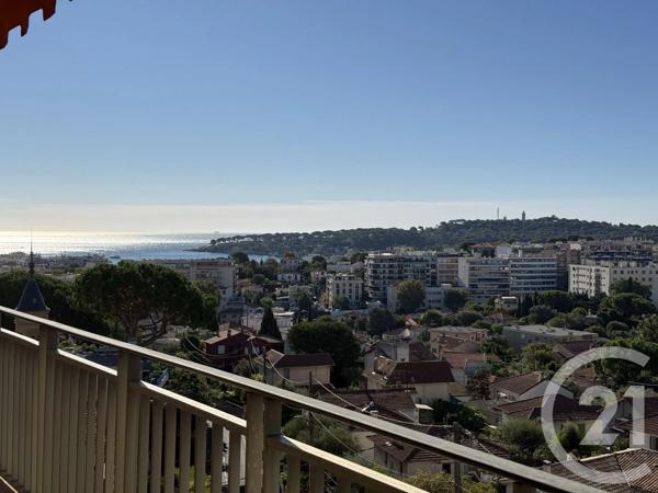 Appartement à vendre  4 pièces - 135,79 m 2   ANTIBES  - 06