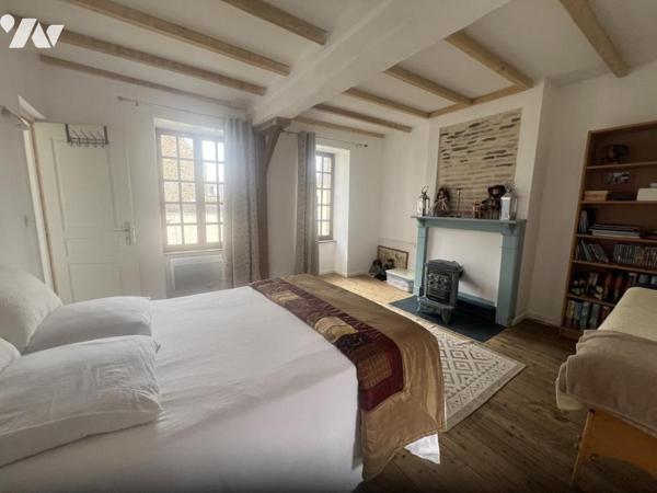 LA FERTE MACE, maison de ville 3ch avec cour