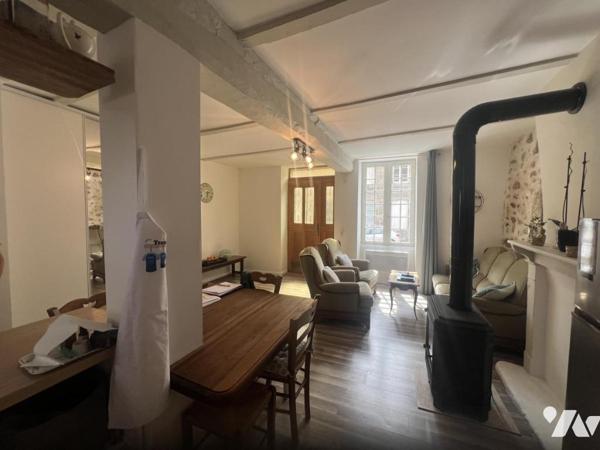 LA FERTE MACE, maison de ville 3ch avec cour