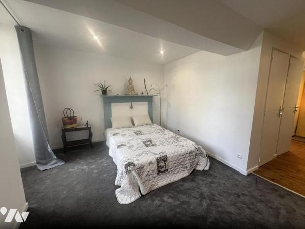 LA FERTE MACE, maison de ville 3ch avec cour