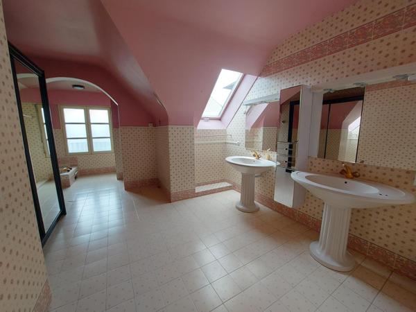 Maison 7 pièces de 218 m² à Laval